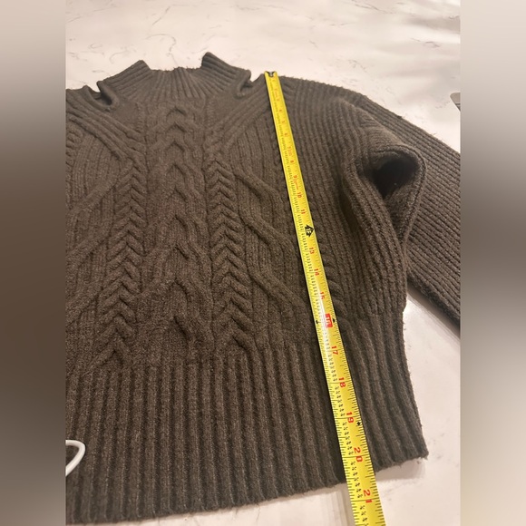 NWT Express Olive Green Cable Knit Sweater with Shoulder Cutouts - Size XS - Picture 10 of 10